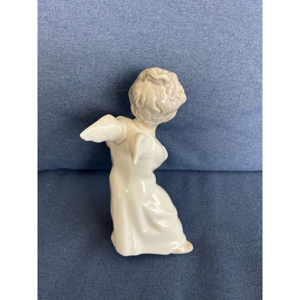 Lladro 4540 "Angel with Flute" Young Angel/Cherub Playing a Horn - No Box - Picture 3 of 5